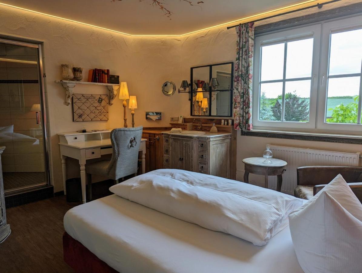 Superior Single Room,1242990040:JPEG