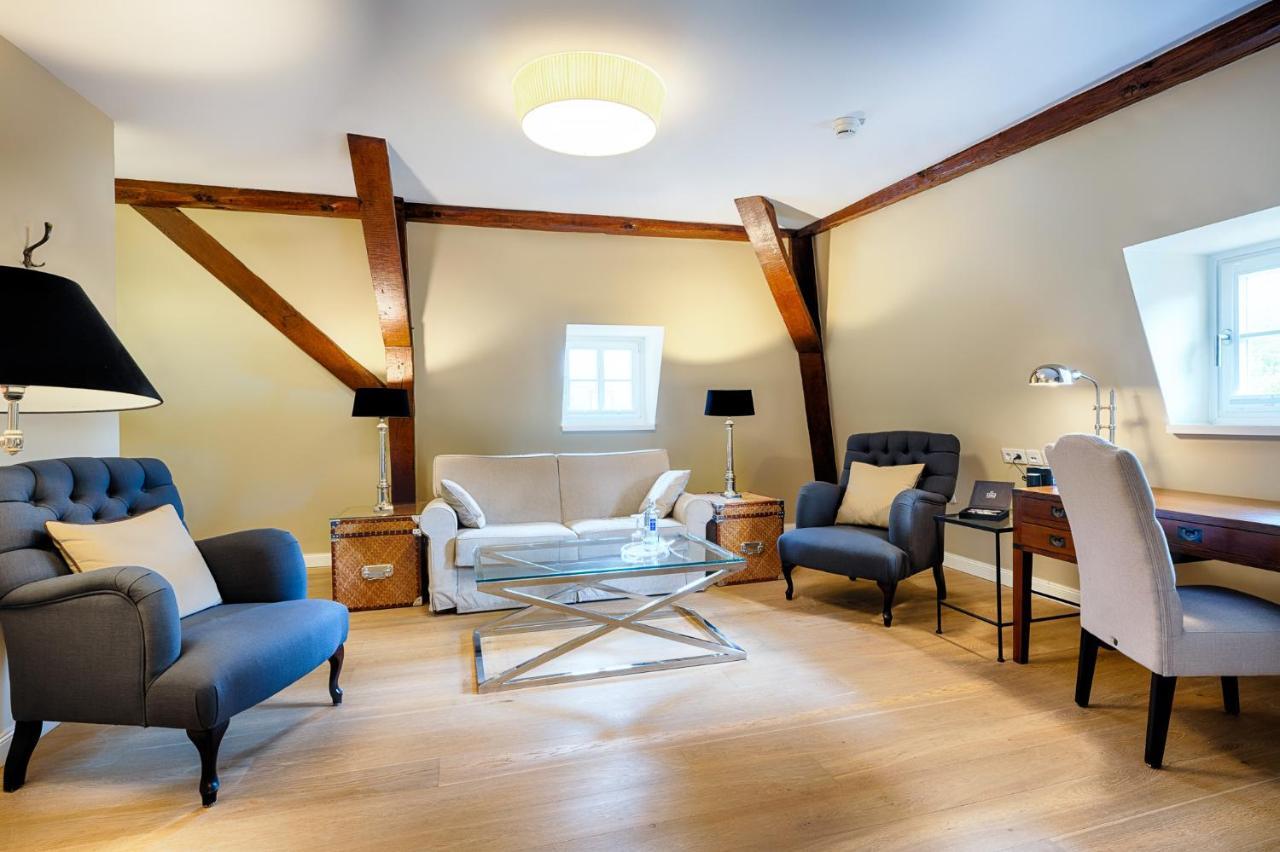 Suite,1416656298:JPEG