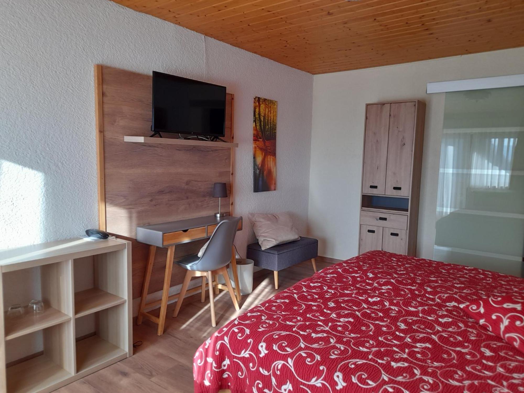 Deluxe King Suite,1527419125:JPEG