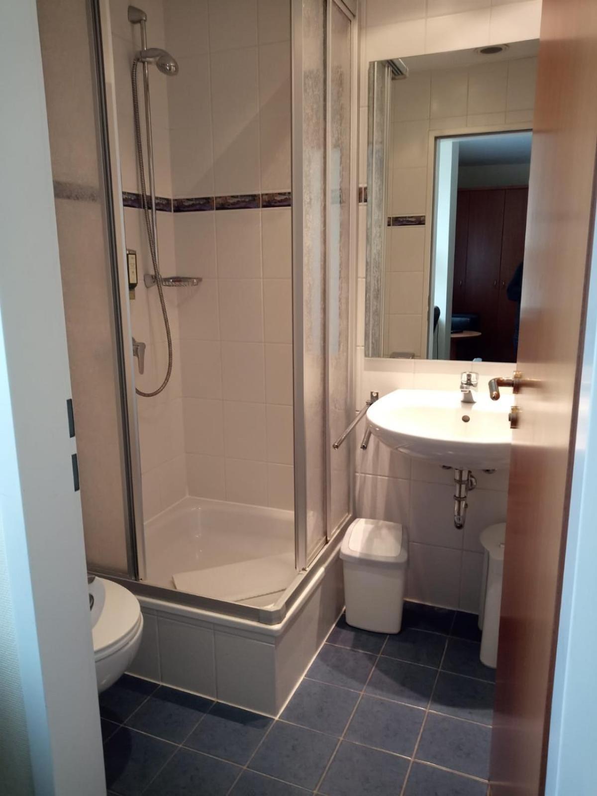 Budget Single Room,662391288:JPEG