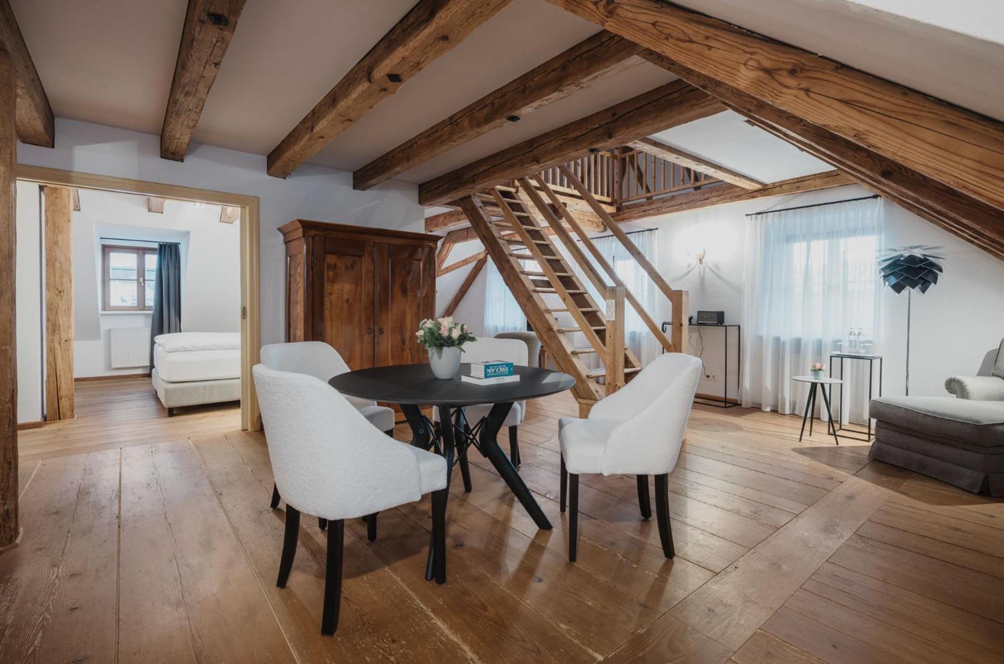 Deluxe Suite,1498560346:JPEG