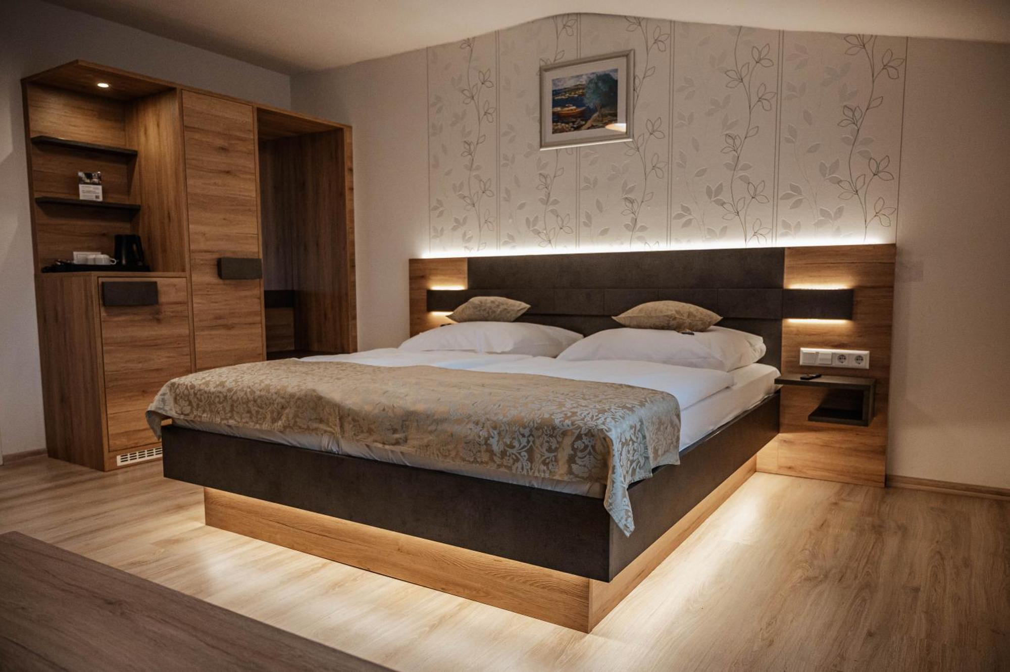 Double Room,1765141950:JPEG