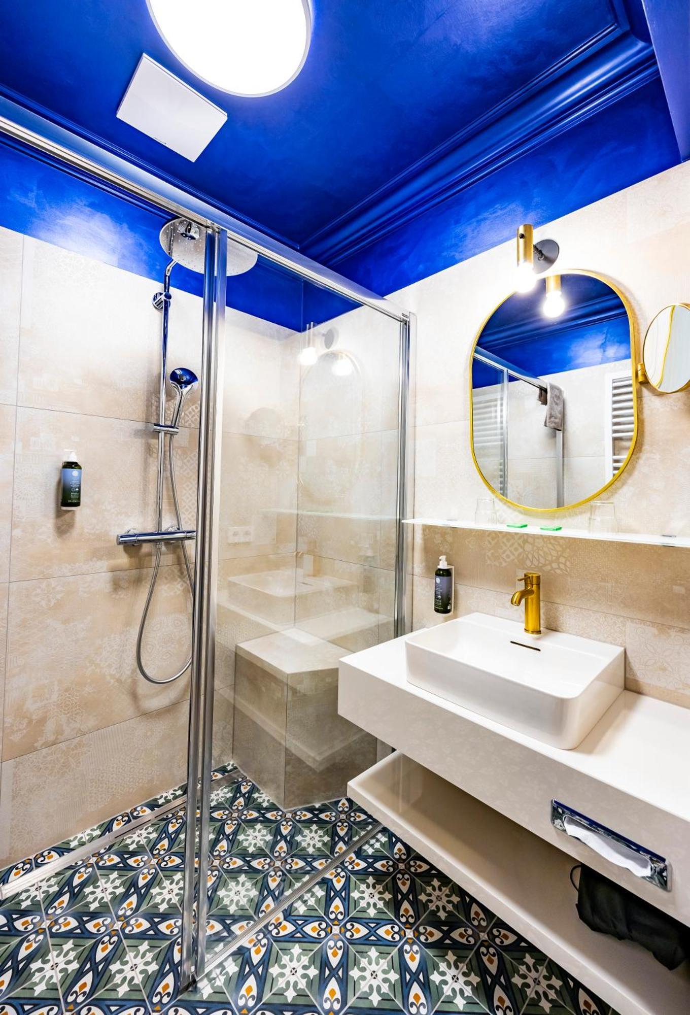 Large Single Room