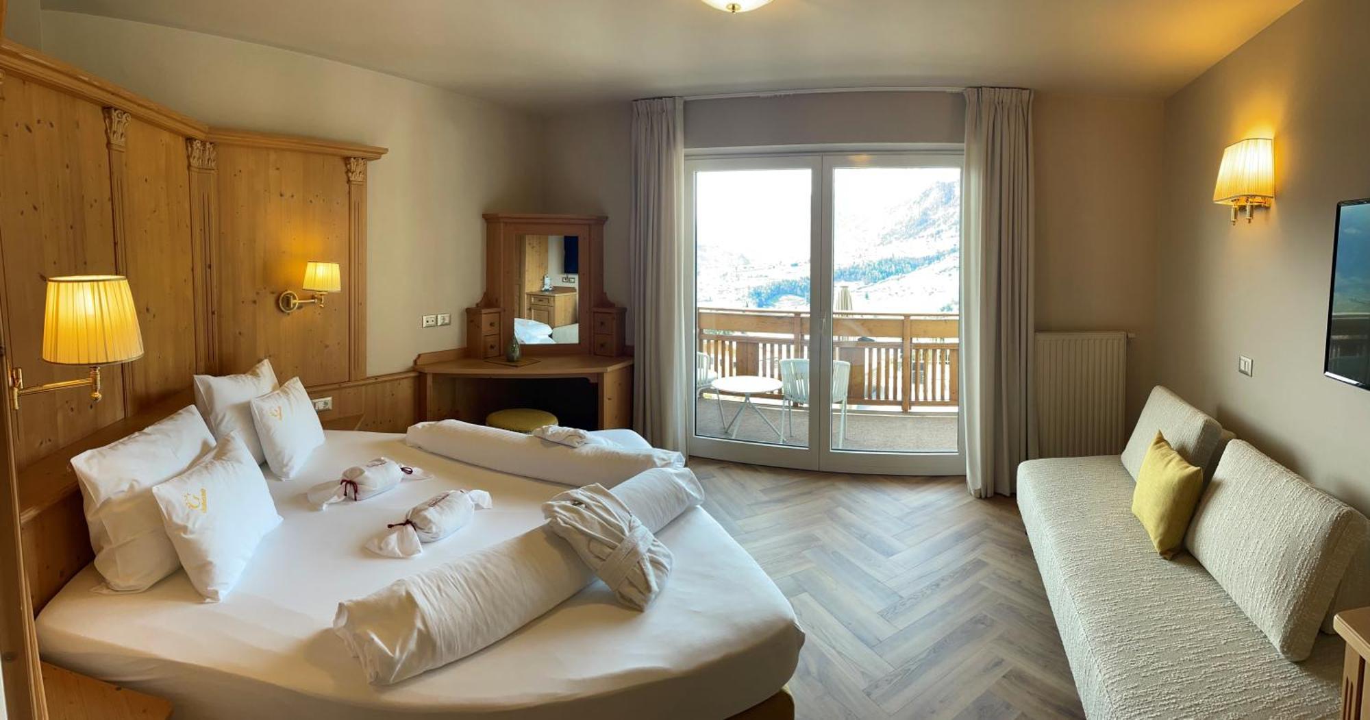 Superior Double or Twin Room Mountain View