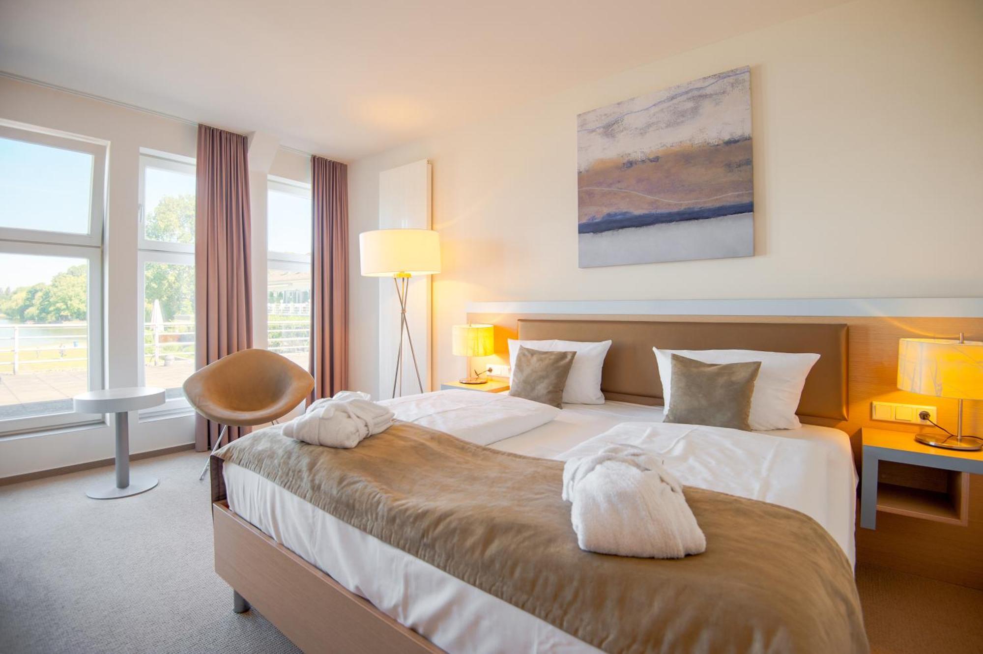 Double or Twin Room Lake View